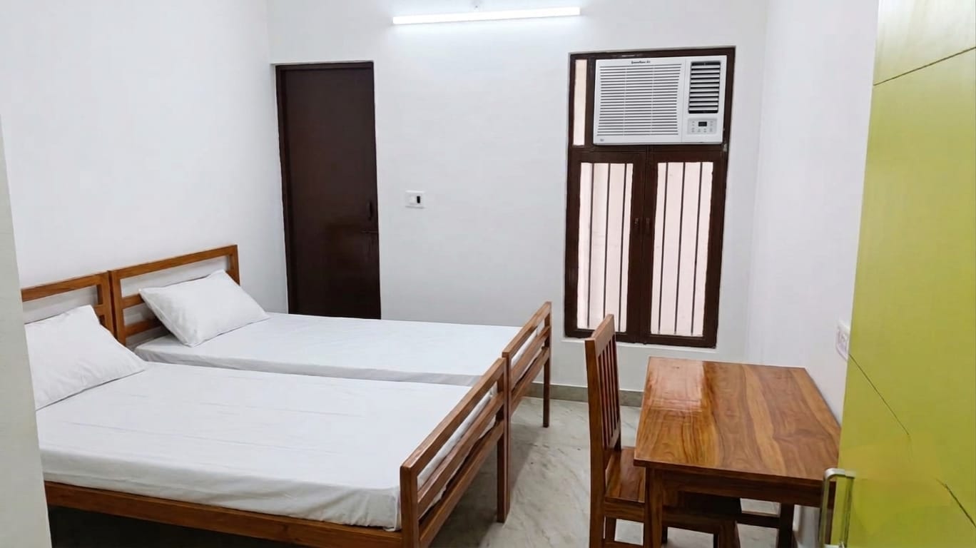 Comfortable furnished room at Hostels Wala
